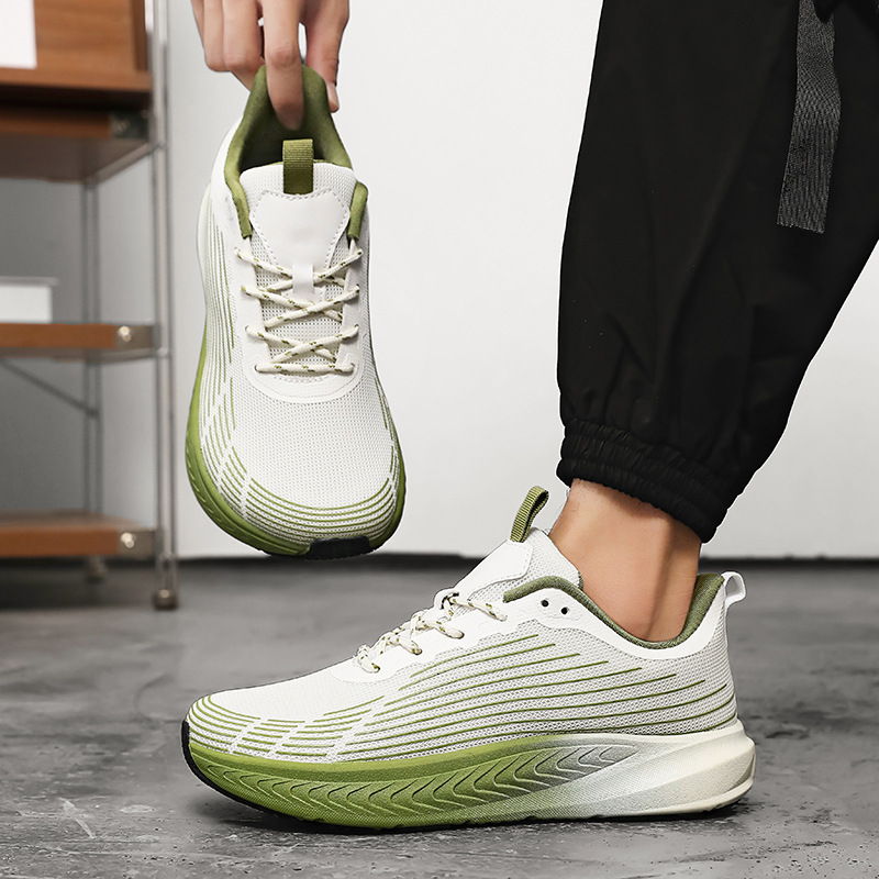 Man hardloopschoen met brede t - Sneaker Case recensie en prijs